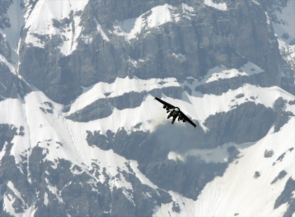 Полёт над Альпами на самодельных реактивных крыльях (6 фото + видео)