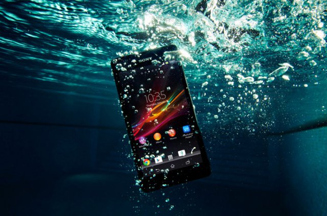Водонепроницаемый смартфон Sony Xperia ZR представлен официально (9 фото + видео)