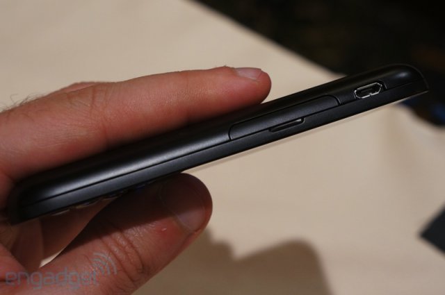 BlackBerry R10 представлен официально (20 фото)