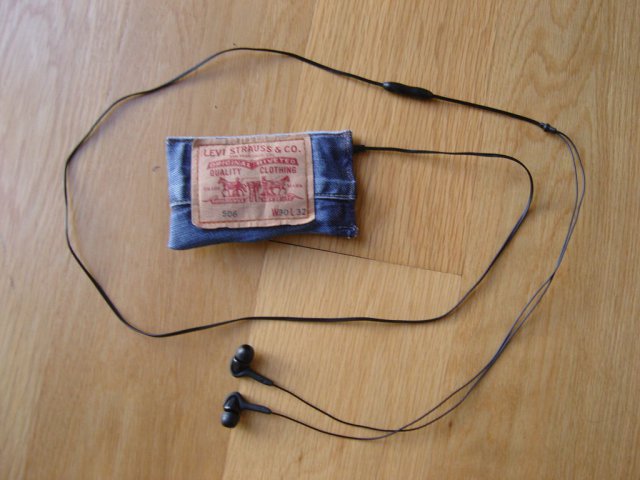 Самодельный чехол для смартфона или плеера из старых джинс (31 фото)
