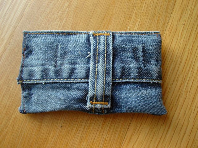 Самодельный чехол для смартфона или плеера из старых джинс (31 фото)