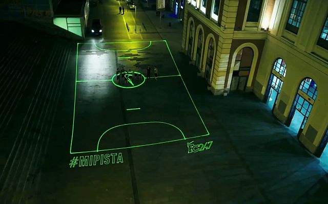 Лазерное футбольное поле от Nike