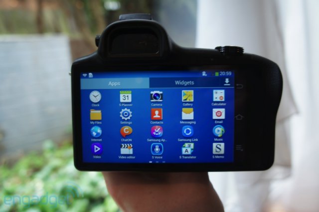 Samsung Galaxy NX - камера с большой матрицей, 3G/LTE и андроидом