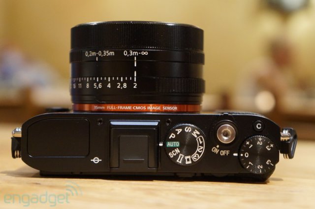 Sony представила две новые high-end фотокамеры