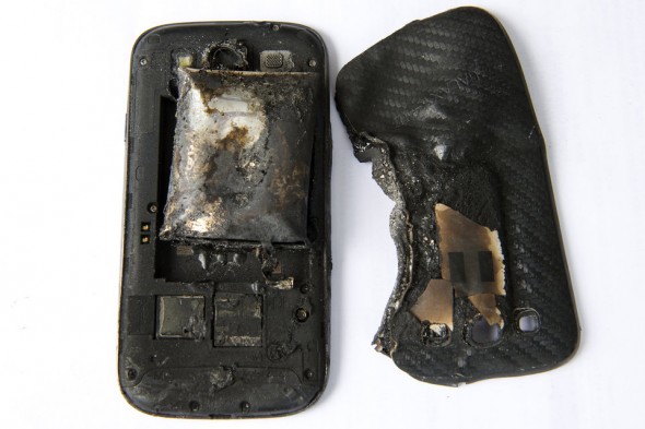 Samsung Galaxy S3 взорвался в кармане молодой девушки