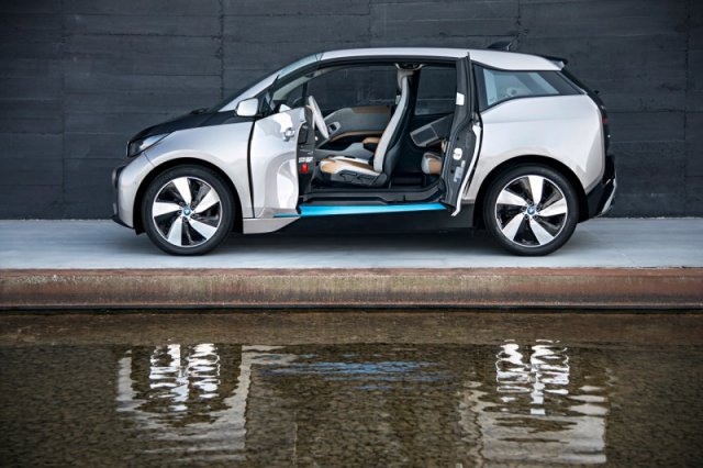 BMW представил электрокар i3 (34 фото + видео)