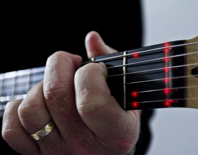 Fretlight - LED-гитара для начинающих музыкантов