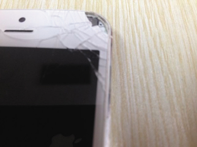 iPhone5 взорвался и повредил глаз женщины
