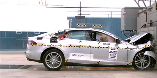 Tesla Model S признан самым безопасным в мире (3 видео)