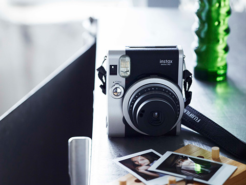 Мгновенная фотокамера Instax mini 90 от Fujifilm (6 фото + видео)