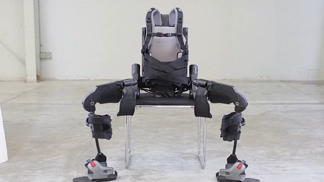 Экзоскелет для людей с ограниченными двигательными возможностями (4 фото + видео)