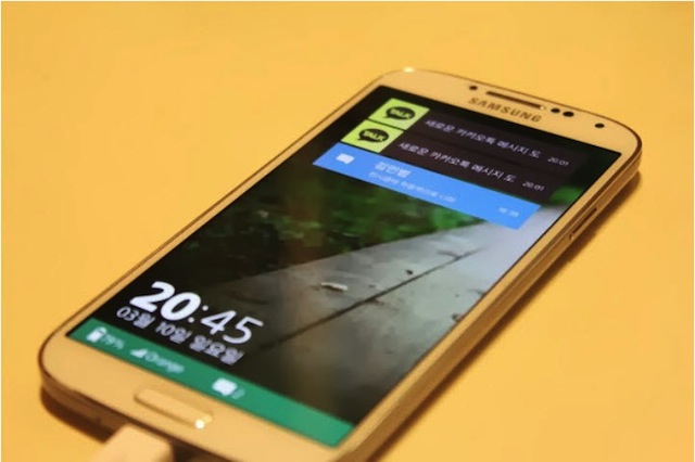 Samsung анонсировали Galaxy S4 под управлением ОС Tizen (2 фото)