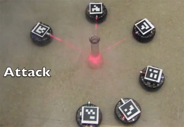 Управление роем роботов с помощью одного пульта (2 видео)