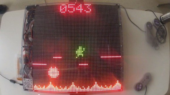 Игровая консоль с дисплеем 64х64 пикселя (видео)