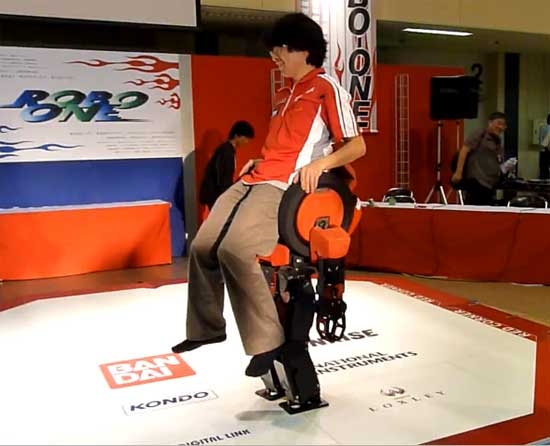 Робот-трансформер с возможностью перевозки пассажира (видео)