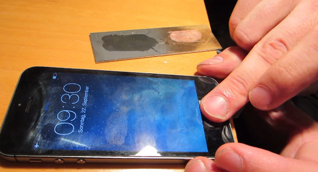 Как обмануть сенсор отпечатков на iPhone 5S? (видео)