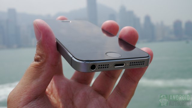 Краш-тест новых iPhone 5S и iPhone 5C (фото + видео)
