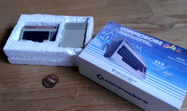 Миниатюрная реплика Commodore 64