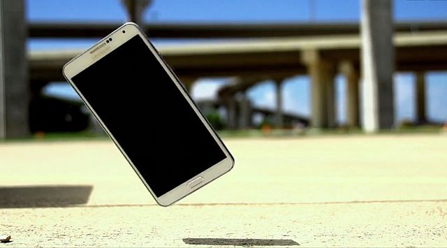 Краш-тест: Galaxy Note 3 против iPhone 5s (видео)