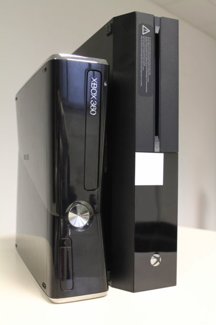 Сравнение Xbox One и PlayStation 4 (7 фото)
