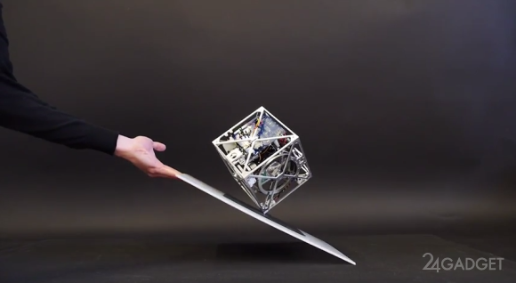 Akrobat cube (video)