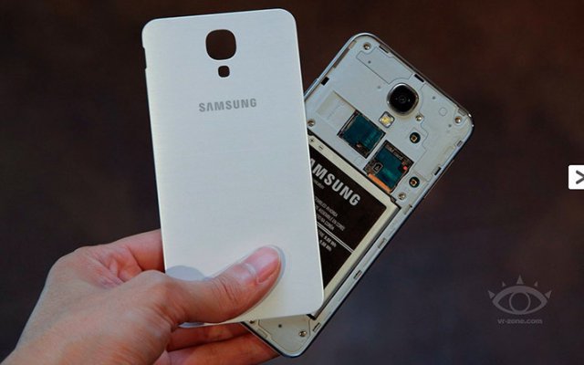 5-inch smartphone Samsung Galaxy J (4 photos)