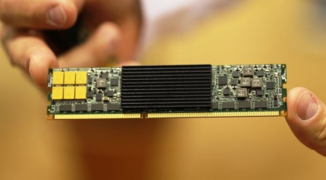 SSD в виде модулей оперативной памяти (3 фото)