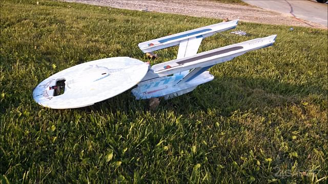 Радиоуправляемые звездолёты из Star Trek (2 фото + 2 видео)