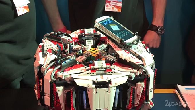 Робот из LEGO собрал кубик Рубика за 3 секунды (видео)