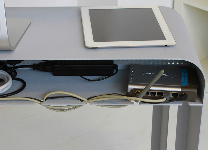 Компактный и прочный компьютерный стол (9 фото + видео)