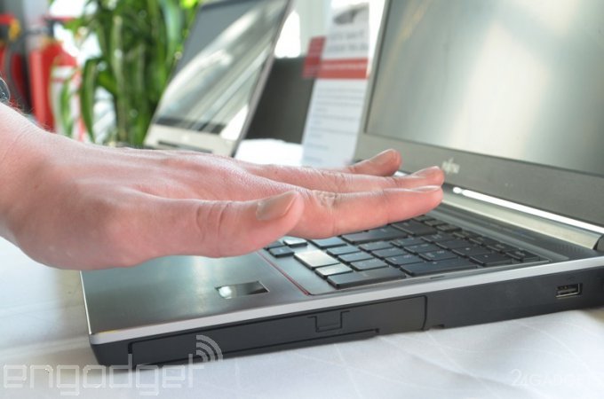 Компания Fujitsu выпустила ноутбук со сканером ладони (7 фото)