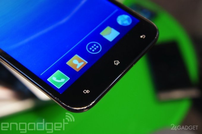 6.4-дюймовый смартфон Archos хочет быть похожим на LG G2 (8 фото)