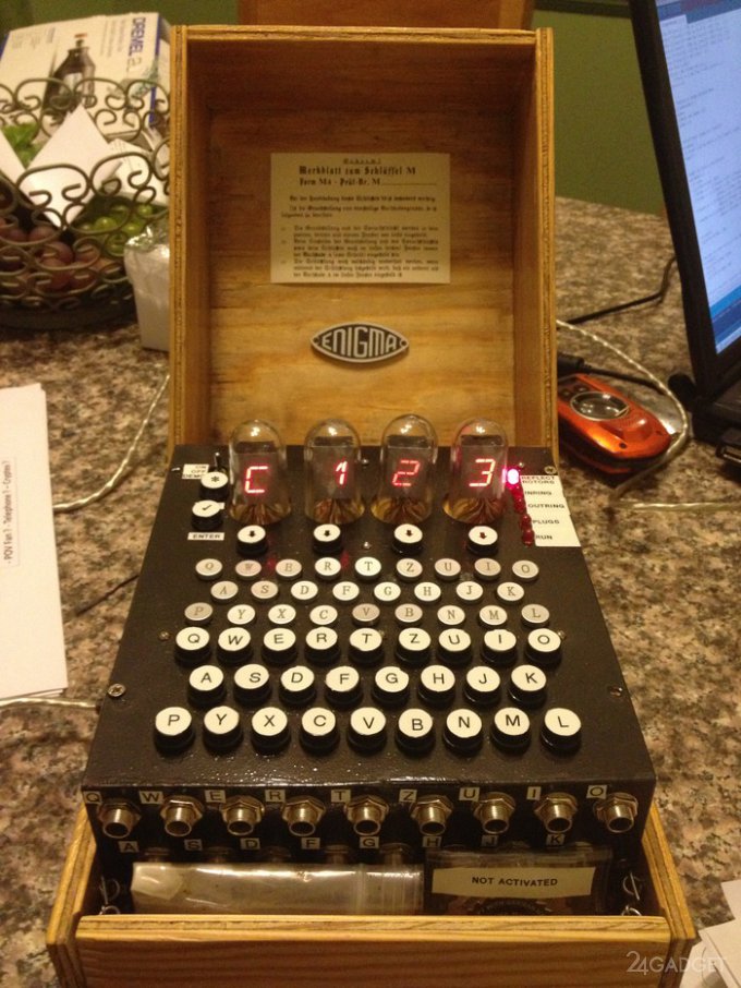 Копия шифровальной машины Enigma на базе Arduino (2 фото + видео)