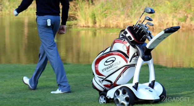 Робот, который перевозит клюшки для гольфа (видео)