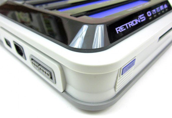 RetroN 5 - отличный подарок для любителей ретро игр 