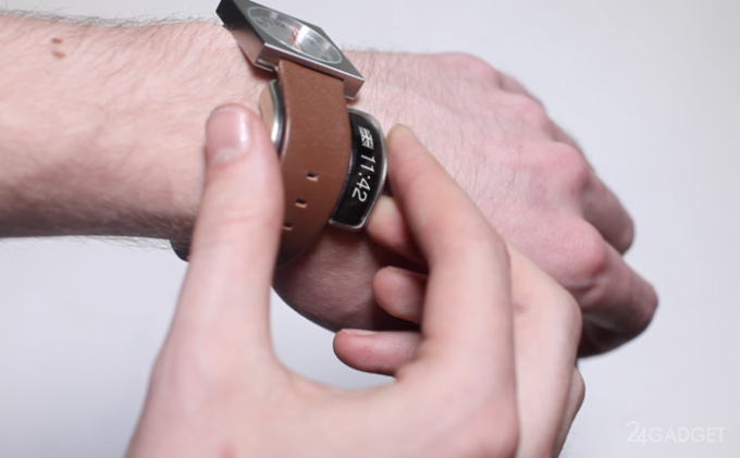 Гаджет, превращающий обычные часы в умные (3 фото + видео)