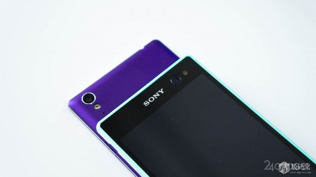 Живые фото Sony Xperia C3 - смартфона для любителей селфи (13 фото)