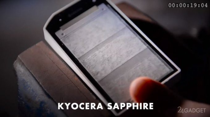 Краш-тест сапфирового дисплея компании Kyocera (видео)