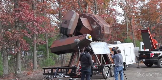Гигантский боевой робот за миллион долларов (2 видео)