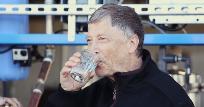 Билл Гейтс готов пить канализационную воду (2 видео)