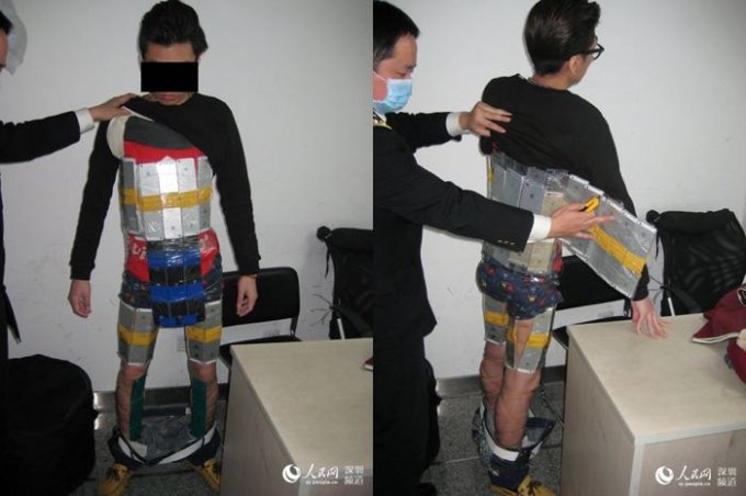 В Китае задержан контрабандист в "броне" из айфонов (2 фото)
