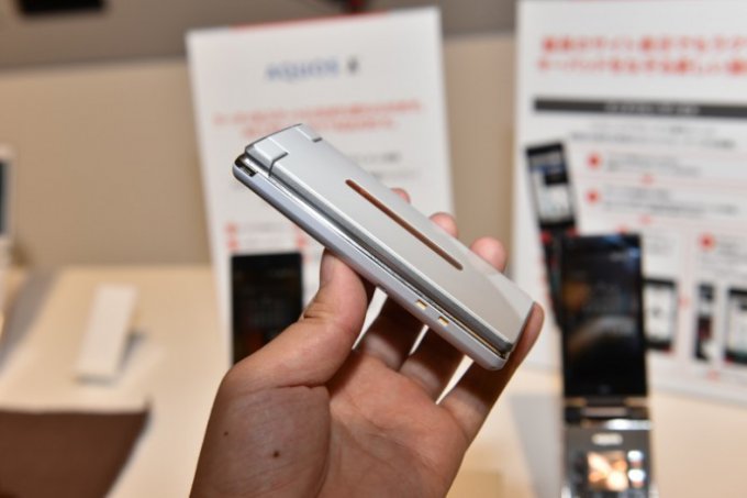Раскладушка от Sharp с поддержкой сетей LTE (18 фото)