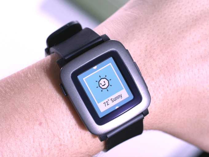 Pebble представила цветные смарт-часы Time (3 фото)
