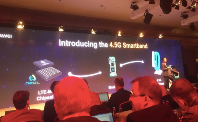 Huawei 4.5G Smartband - умный браслет с поддержкой 4.5G (2 фото)