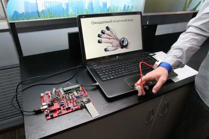 Томские студенты изобрели замену компьютерной мышке в виде наперстка