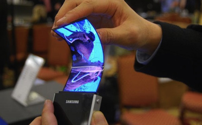 Компанией Samsung запатентован гибкий смартфон (2 фото)
