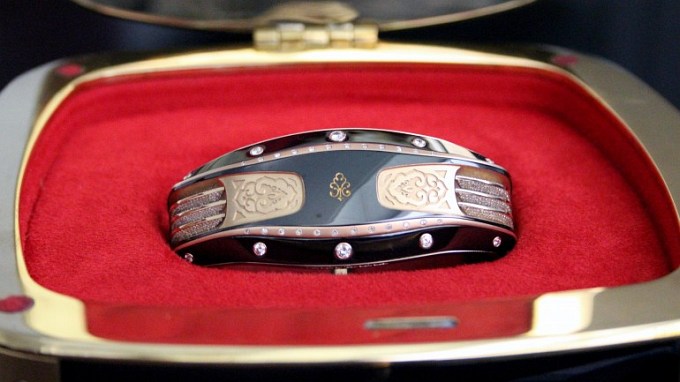 Armill Apollo - самый дорогой умный браслет (4 фото)