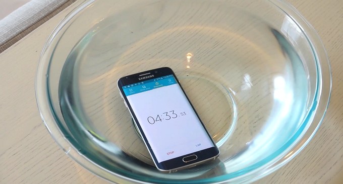 Тест на водонепроницаемость Galaxy S6 Edge (видео)