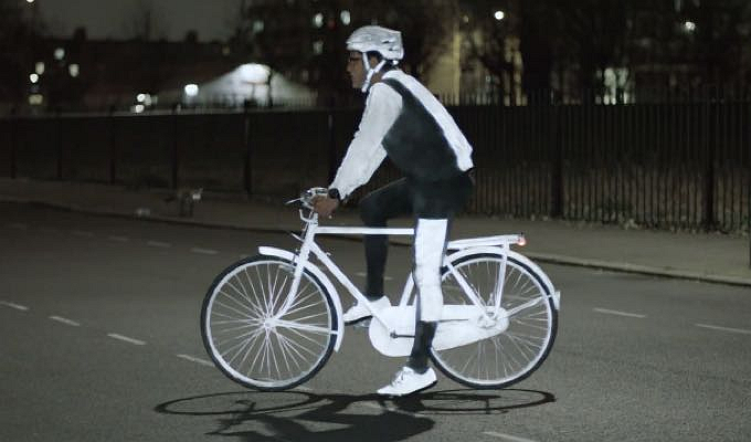 Светоотражающая краска для велосипедистов (2 фото + видео)