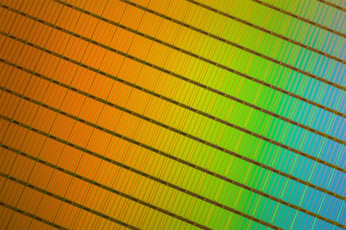 Micron и Intel представили новую флеш-память 3D NAND (3 фото)